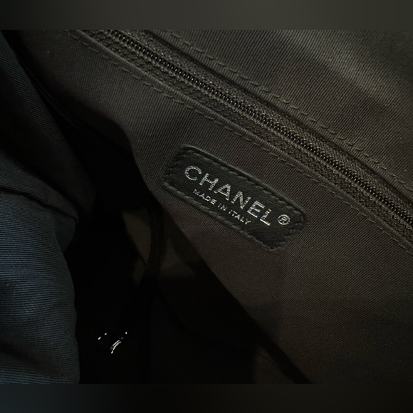 Chanel Unlimited Messenger Bag Nylon Large - Picture 13 of 17